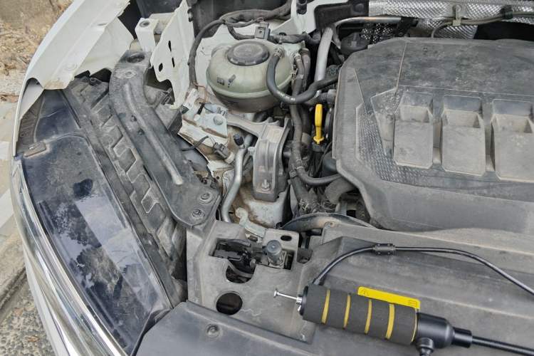 Used Volkswagen Tayron 2020 330TSI Two-Wheel Drive Luxury Smart Connectivity Version Engine Bay Right