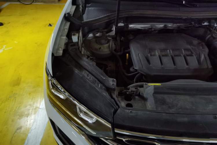 Used Volkswagen Tayron 2020 330TSI Two-Wheel Drive Luxury Connected Pro Edition Engine Bay Right