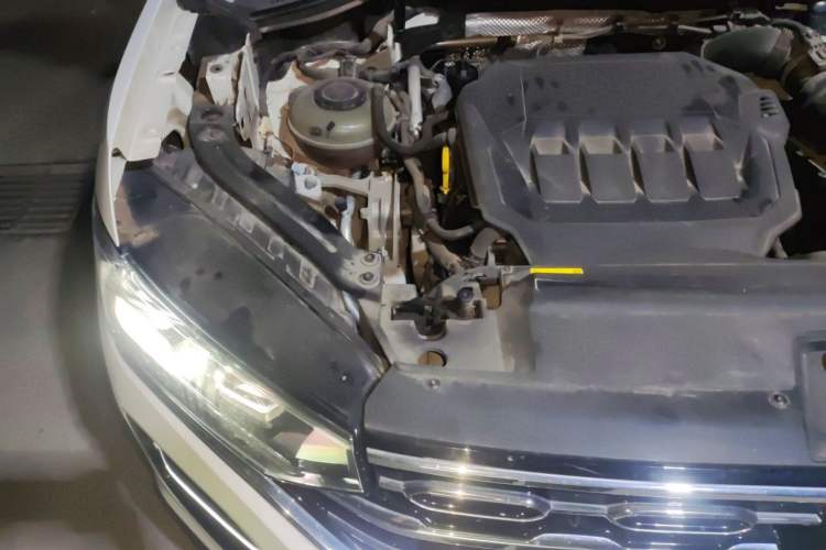 Used Volkswagen Tayron 2020 330TSI Two-Wheel Drive Luxury Smart Connectivity Version Engine Bay Right