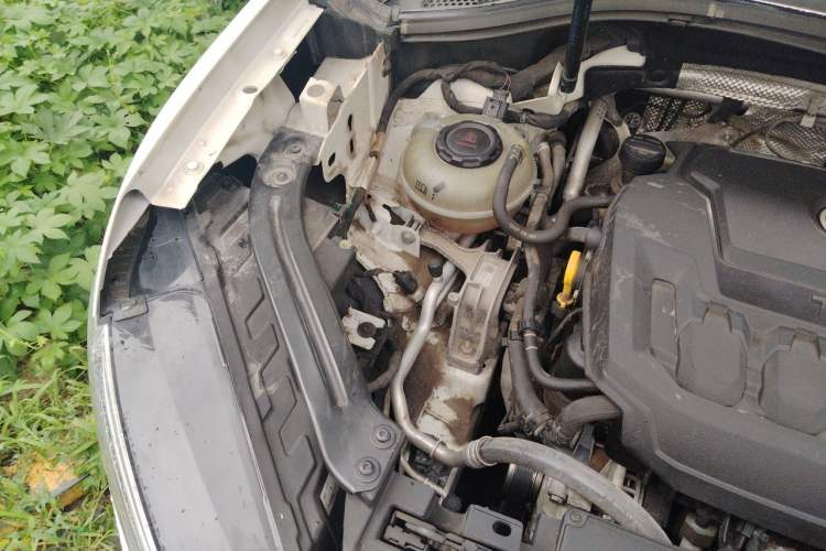 Used Volkswagen Tayron 2020 330TSI Two-Wheel Drive Luxury Smart Connectivity Version Engine Bay Right