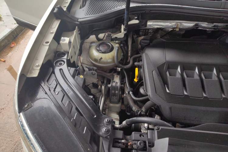 Used Volkswagen Tayron 2020 330TSI Two-Wheel Drive Luxury Smart Connectivity Version Engine Bay Right