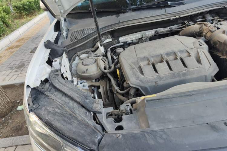Used Volkswagen Tayron 2020 330TSI Two-Wheel Drive Luxury Connected Pro Edition Engine Bay Right