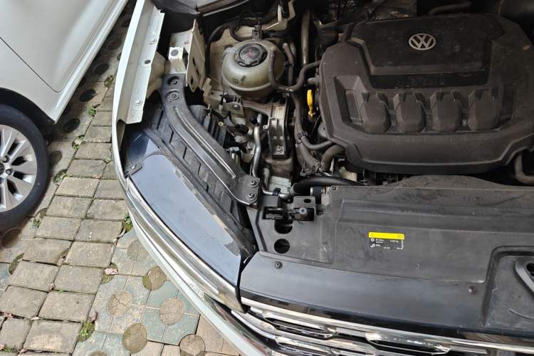 Used Volkswagen Tayron 2020 330TSI Two-Wheel Drive Luxury Connected Pro Edition Engine Bay Right