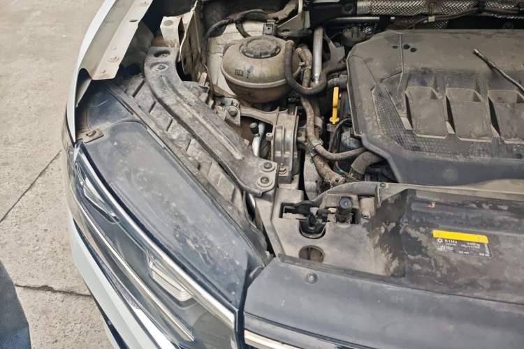 Used Volkswagen Tayron 2020 330TSI Two-Wheel Drive Luxury Connected Pro Edition Engine Bay Right