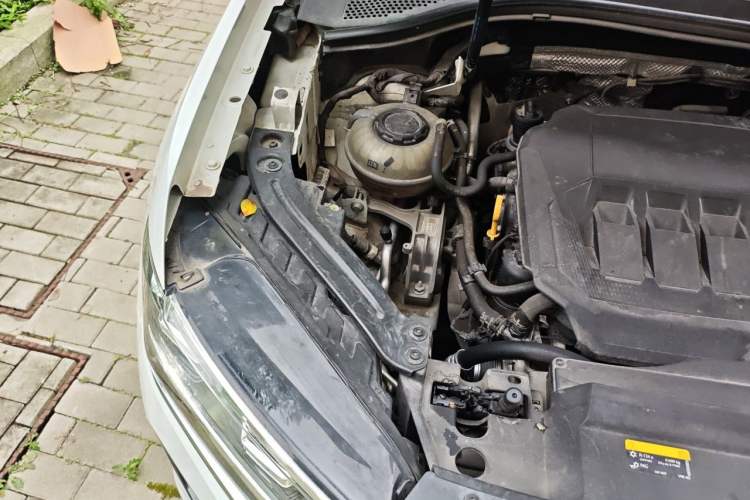 Used Volkswagen Tayron 2020 330TSI Two-Wheel Drive Luxury Smart Connectivity Version Engine Bay Right
