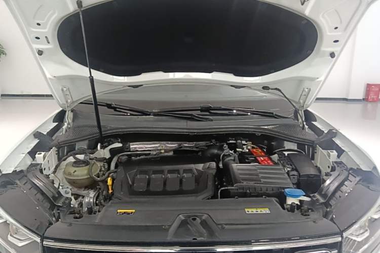 Used Volkswagen Tayron 2020 330TSI Two-Wheel Drive Luxury Smart Connectivity Version Engine Bay