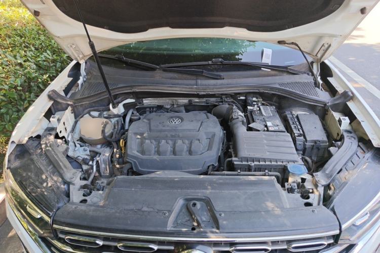 Used Volkswagen Tayron 2020 330TSI Two-Wheel Drive Luxury Smart Connectivity Version Engine Bay