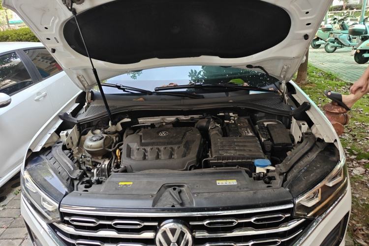 Used Volkswagen Tayron 2020 330TSI Two-Wheel Drive Luxury Connected Pro Edition Engine Bay