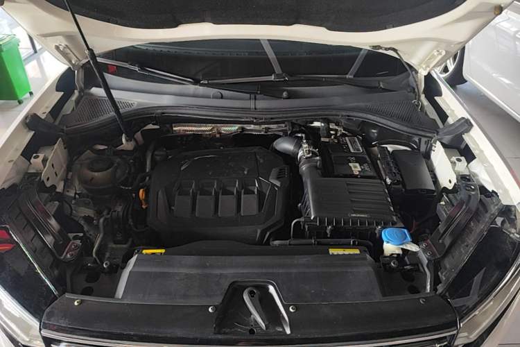 Used Volkswagen Tayron 2020 330TSI Two-Wheel Drive Luxury Smart Connectivity Version Engine Bay
