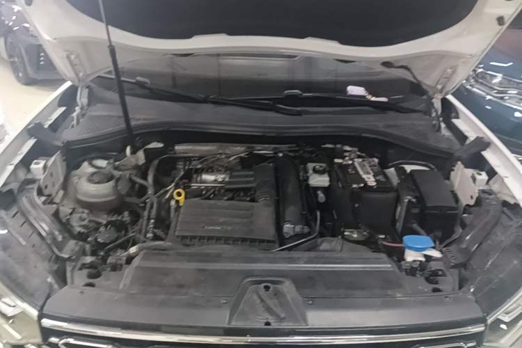 Used Volkswagen Tayron 2020 280TSI Two-Wheel Drive Luxury Connect Edition Engine Bay