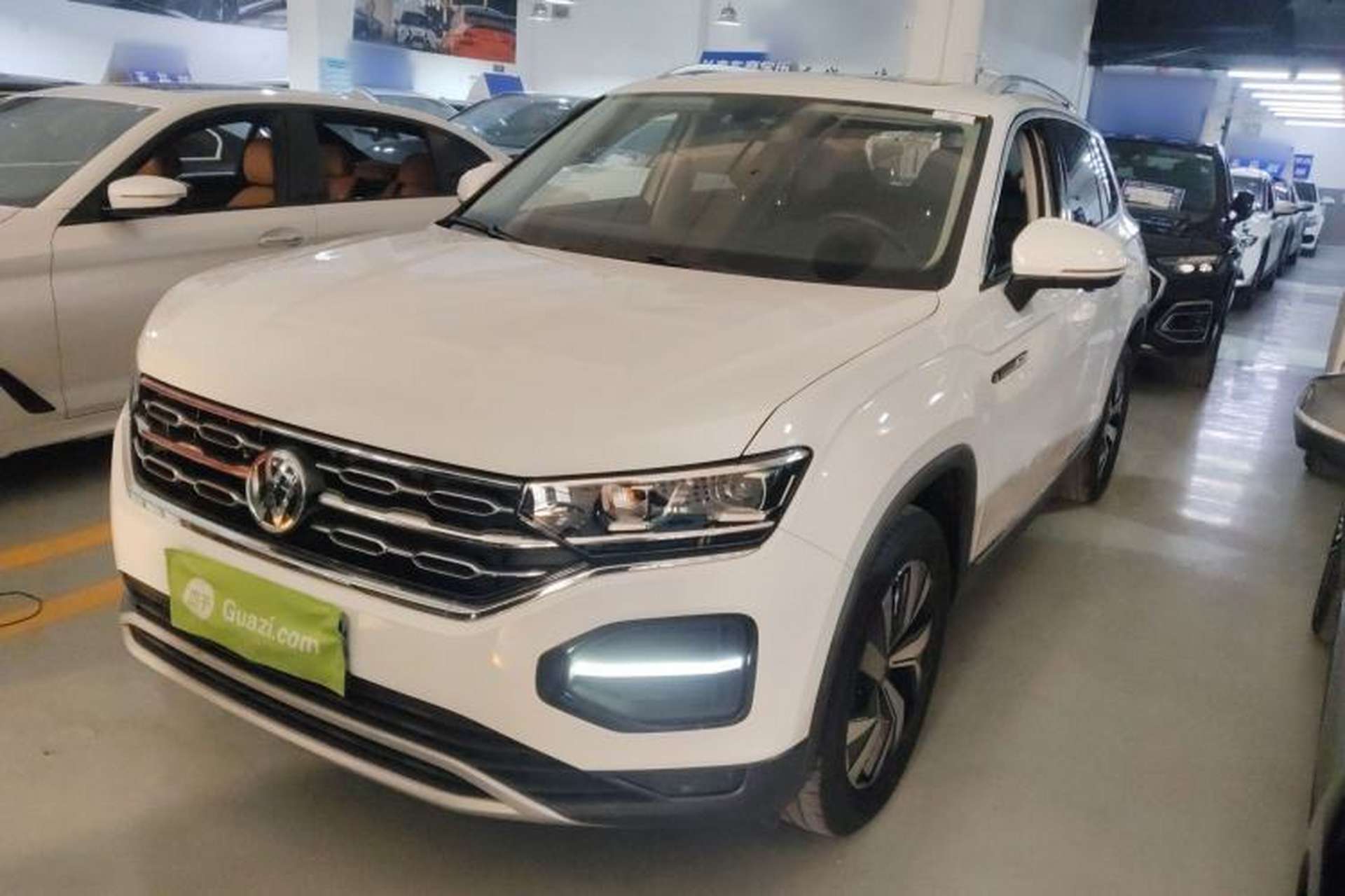 Used Volkswagen Tayron 2020 330TSI Two-Wheel Drive Luxury Smart Connectivity Version Front Left 45 Deg