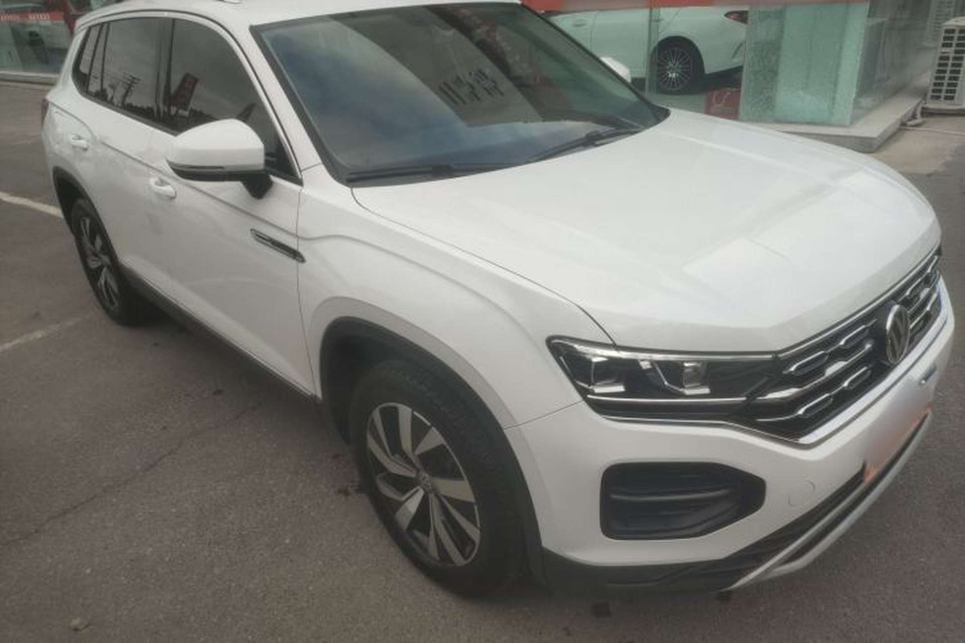 Used Volkswagen Tayron 2020 330TSI Two-Wheel Drive Luxury Smart Connectivity Version Front Right 45 Deg