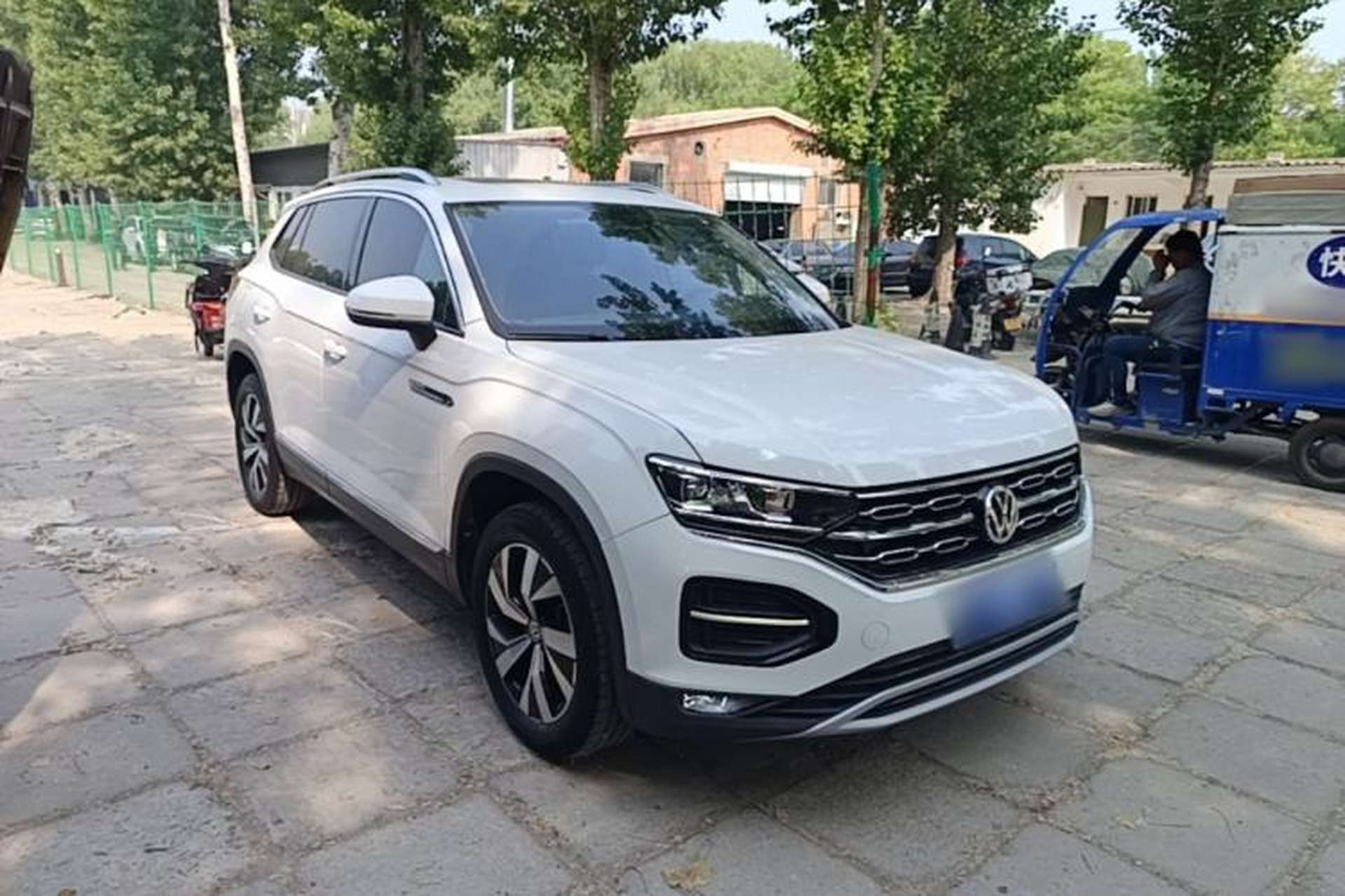 Used Volkswagen Tayron 2020 330TSI Two-Wheel Drive Luxury Smart Connectivity Version Front Right 45 Deg