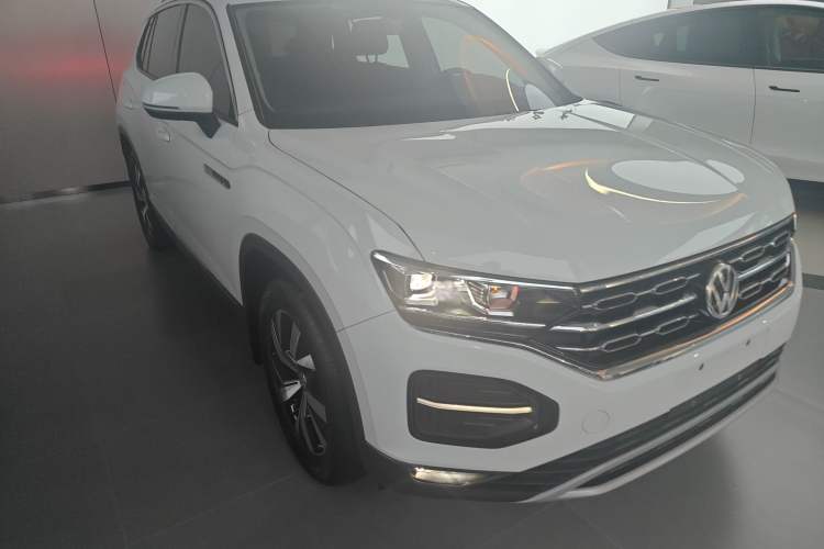 Used Volkswagen Tayron 2020 330TSI Two-Wheel Drive Luxury Smart Connectivity Version Front Right 45 Deg