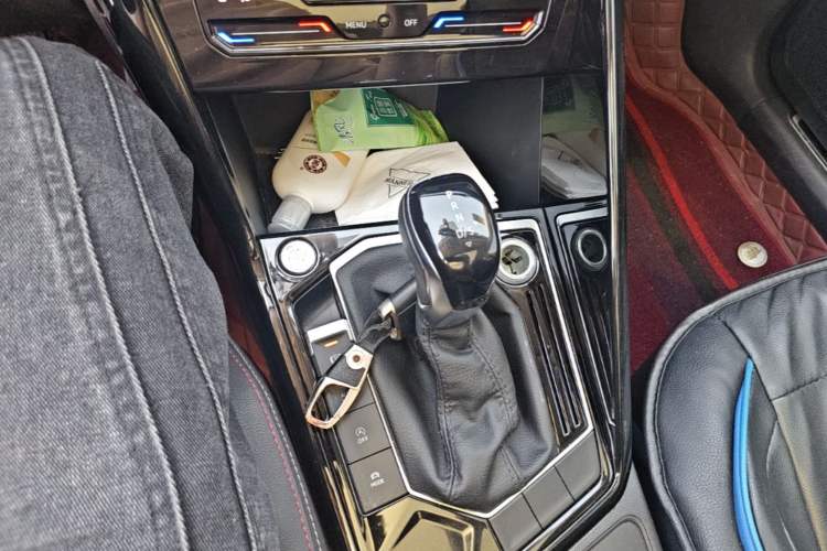 Used Volkswagen Tayron 2020 330TSI Two-Wheel Drive Luxury Smart Connectivity Version Gear Lever