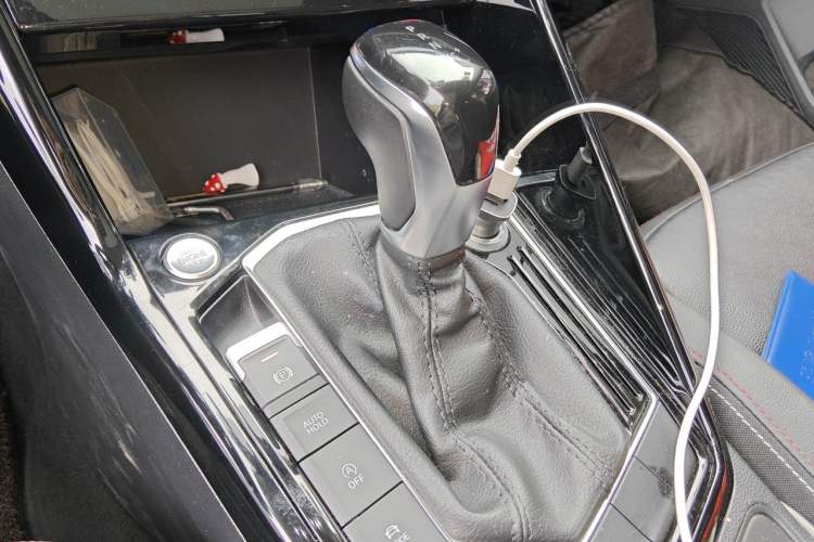Used Volkswagen Tayron 2020 280TSI Two-Wheel Drive Luxury Connect Edition Gear Lever