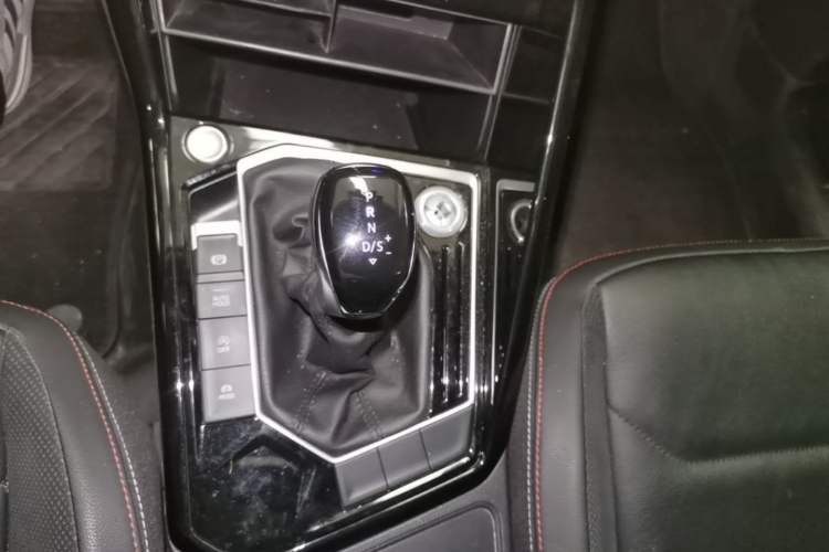 Used Volkswagen Tayron 2020 330TSI Two-Wheel Drive Luxury Smart Connectivity Version Gear Lever