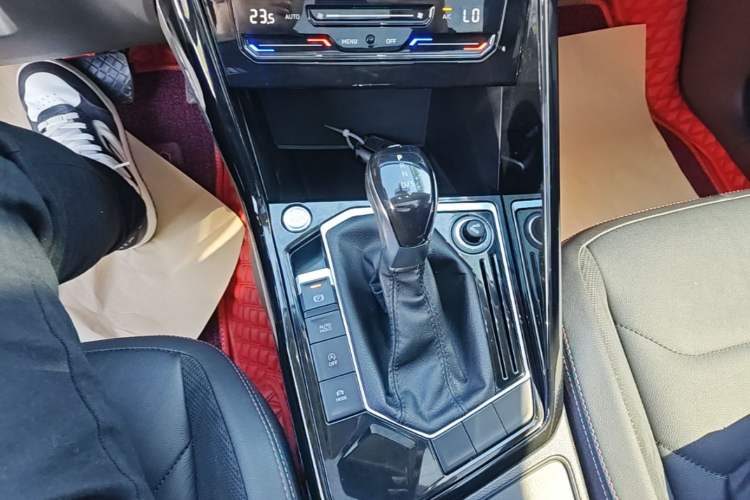 Used Volkswagen Tayron 2020 330TSI Two-Wheel Drive Luxury Smart Connectivity Version Gear Lever