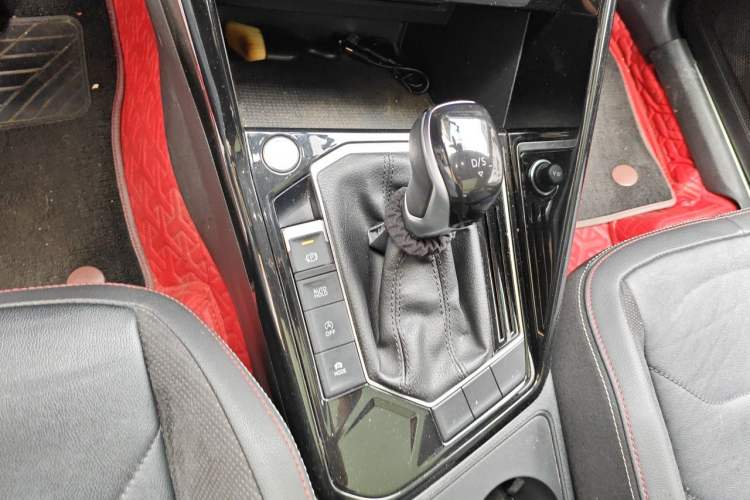 Used Volkswagen Tayron 2020 330TSI Two-Wheel Drive Luxury Smart Connectivity Version Gear Lever