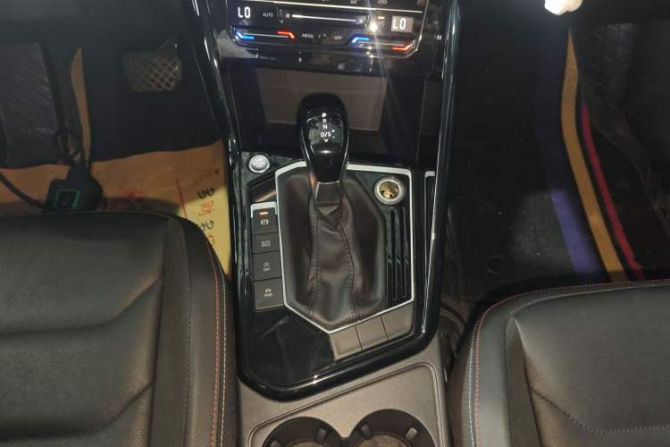 Used Volkswagen Tayron 2020 330TSI Two-Wheel Drive Luxury Smart Connectivity Version Gear Lever
