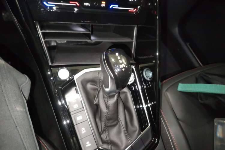 Used Volkswagen Tayron 2020 330TSI Two-Wheel Drive Luxury Smart Connectivity Version Gear Lever