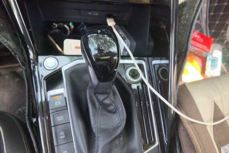 Used Volkswagen Tayron 2020 330TSI Two-Wheel Drive Luxury Connected Pro Edition Gear Lever