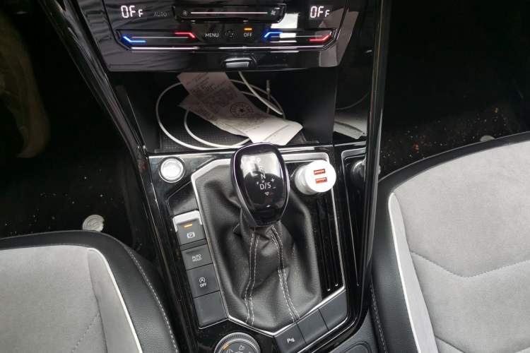 Used Volkswagen Tayron 2020 380TSI All-Wheel Drive R-Line Connected Version Gear Lever