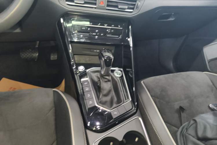Used Volkswagen Tayron 2020 330TSI Two-Wheel Drive Luxury Smart Connectivity Version Gear Lever