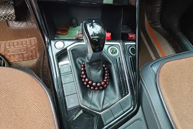 Used Volkswagen Tayron 2020 330TSI Two-Wheel Drive Luxury Connected Pro Edition Gear Lever