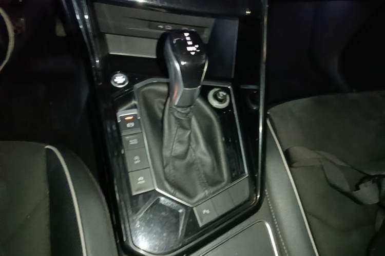 Used Volkswagen Tayron 2020 330TSI Two-Wheel Drive Luxury Connected Pro Edition Gear Lever