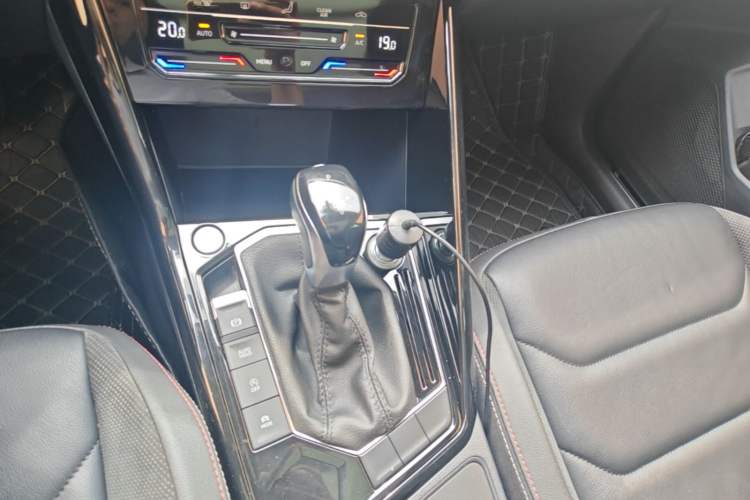 Used Volkswagen Tayron 2020 330TSI Two-Wheel Drive Luxury Smart Connectivity Version Gear Lever