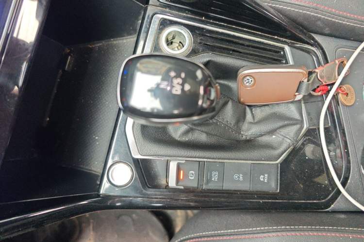 Used Volkswagen Tayron 2020 280TSI Two-Wheel Drive Luxury Connect Edition Gear Lever