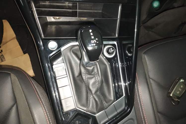 Used Volkswagen Tayron 2020 330TSI Two-Wheel Drive Luxury Smart Connectivity Version Gear Lever