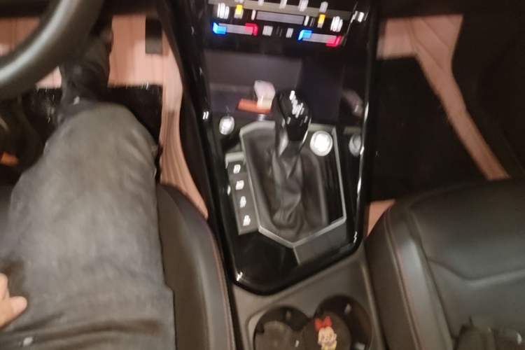 Used Volkswagen Tayron 2020 280TSI Two-Wheel Drive Luxury Connect Edition Gear Lever