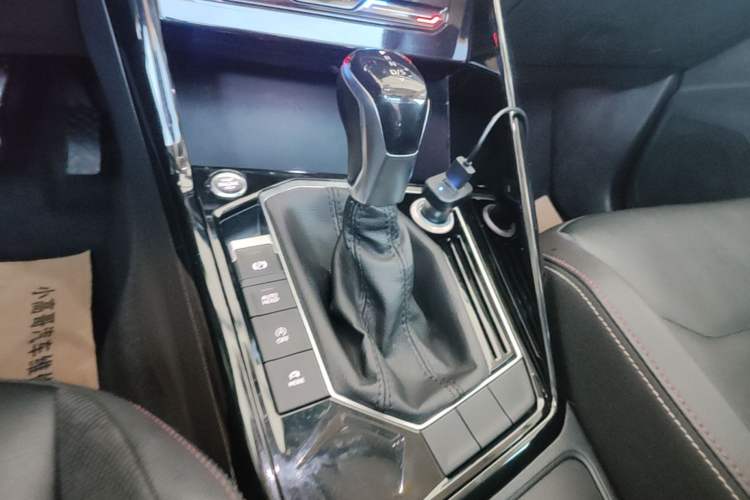 Used Volkswagen Tayron 2020 330TSI Two-Wheel Drive Luxury Smart Connectivity Version Gear Lever