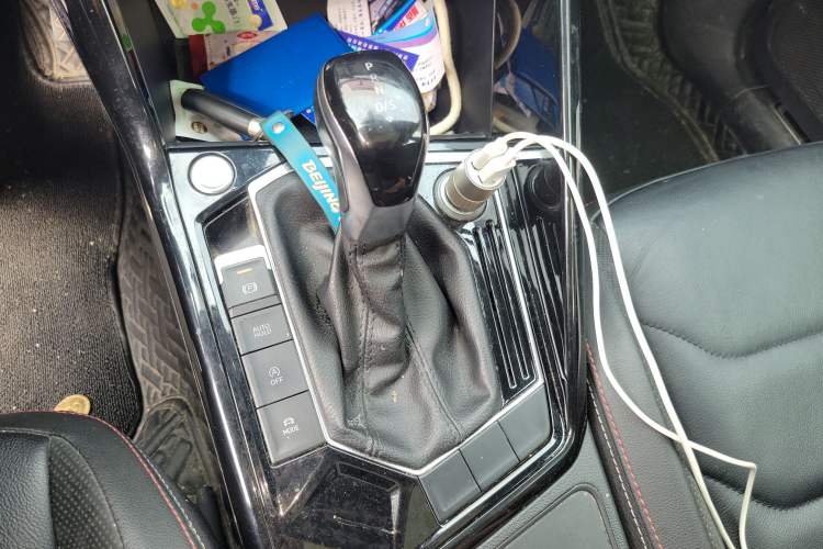 Used Volkswagen Tayron 2020 330TSI Two-Wheel Drive Luxury Smart Connectivity Version Gear Lever
