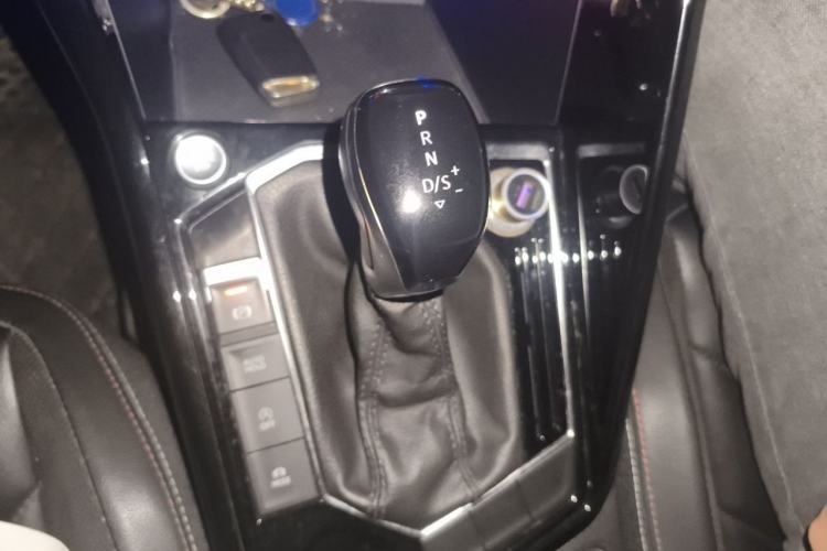Used Volkswagen Tayron 2020 280TSI Two-Wheel Drive Luxury Connect Edition Gear Lever