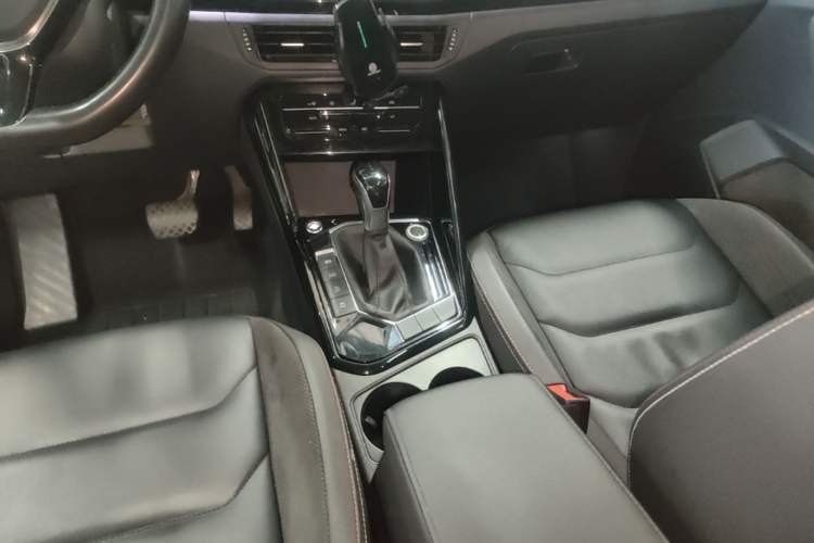 Used Volkswagen Tayron 2020 330TSI Two-Wheel Drive Luxury Smart Connectivity Version Gear Lever