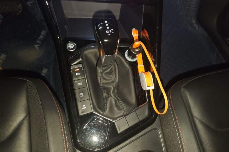 Used Volkswagen Tayron 2020 330TSI Two-Wheel Drive Luxury Connected Pro Edition Gear Lever