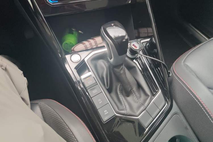 Used Volkswagen Tayron 2020 280TSI Two-Wheel Drive Luxury Connect Edition Gear Lever