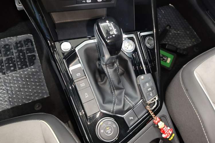 Used Volkswagen Tayron 2020 380TSI All-Wheel Drive R-Line Connected Version Gear Lever