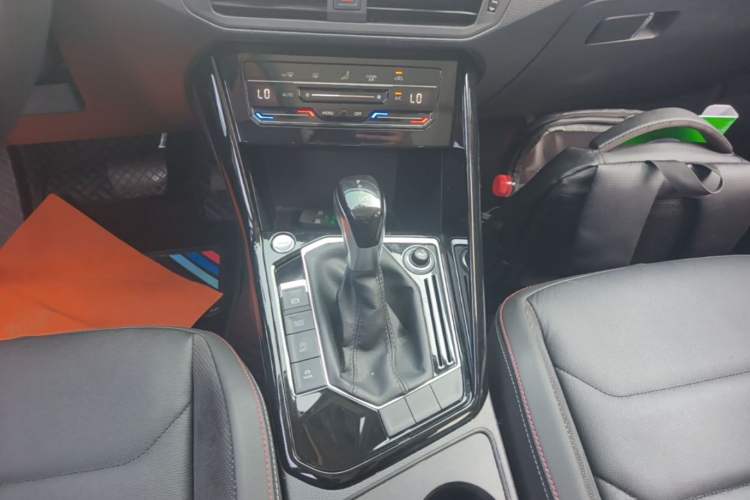 Used Volkswagen Tayron 2020 330TSI Two-Wheel Drive Luxury Smart Connectivity Version Gear Lever