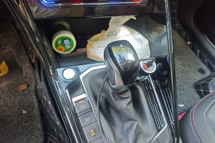 Used Volkswagen Tayron 2020 330TSI Two-Wheel Drive Luxury Smart Connectivity Version Gear Lever