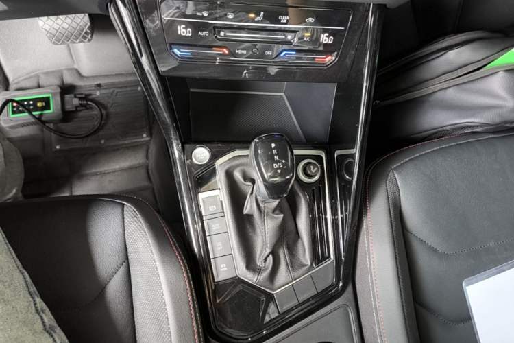 Used Volkswagen Tayron 2020 330TSI Two-Wheel Drive Luxury Smart Connectivity Version Gear Lever