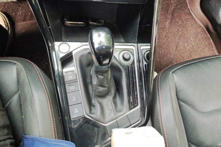 Used Volkswagen Tayron 2020 330TSI Two-Wheel Drive Luxury Smart Connectivity Version Gear Lever