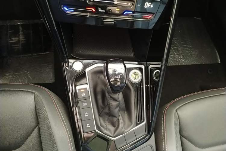 Used Volkswagen Tayron 2020 330TSI Two-Wheel Drive Luxury Smart Connectivity Version Gear Lever