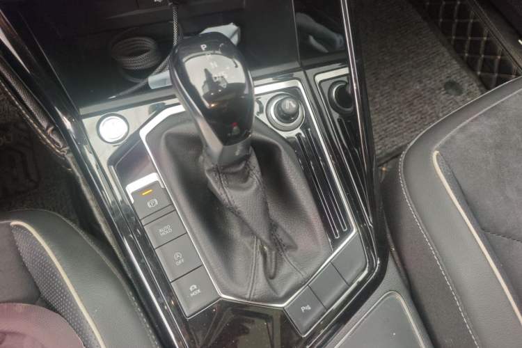 Used Volkswagen Tayron 2020 330TSI Two-Wheel Drive Luxury Connected Pro Edition Gear Lever