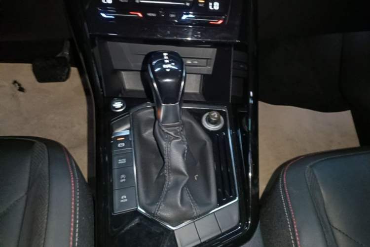 Used Volkswagen Tayron 2020 330TSI Two-Wheel Drive Luxury Smart Connectivity Version Gear Lever