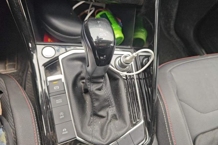 Used Volkswagen Tayron 2020 280TSI Two-Wheel Drive Luxury Connect Edition Gear Lever