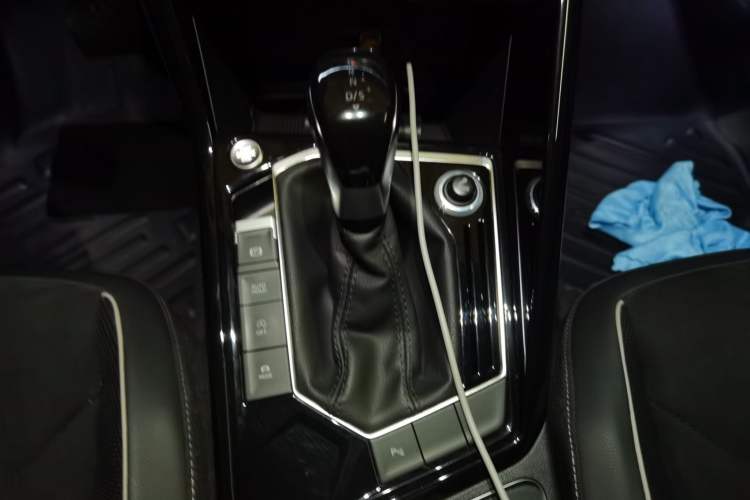 Used Volkswagen Tayron 2020 330TSI Two-Wheel Drive Luxury Connected Pro Edition Gear Lever